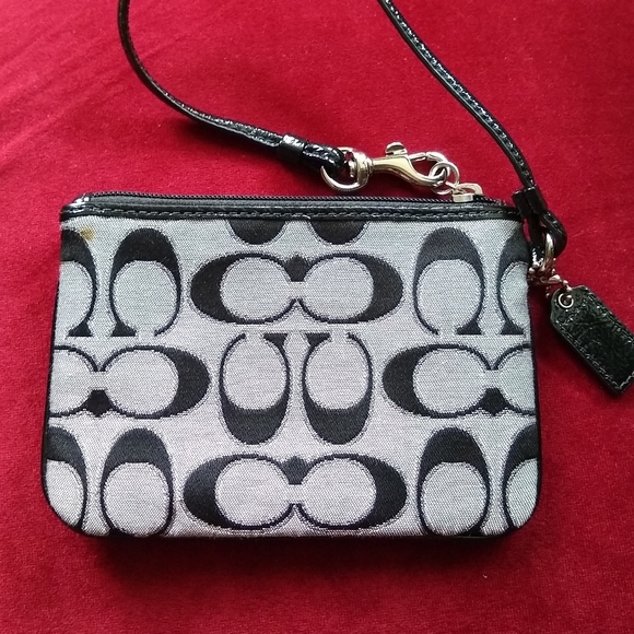 Coach Poppy Wristlet - Picture 7 of 8